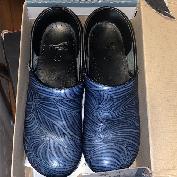 Dansko clogs poshmark Clearance